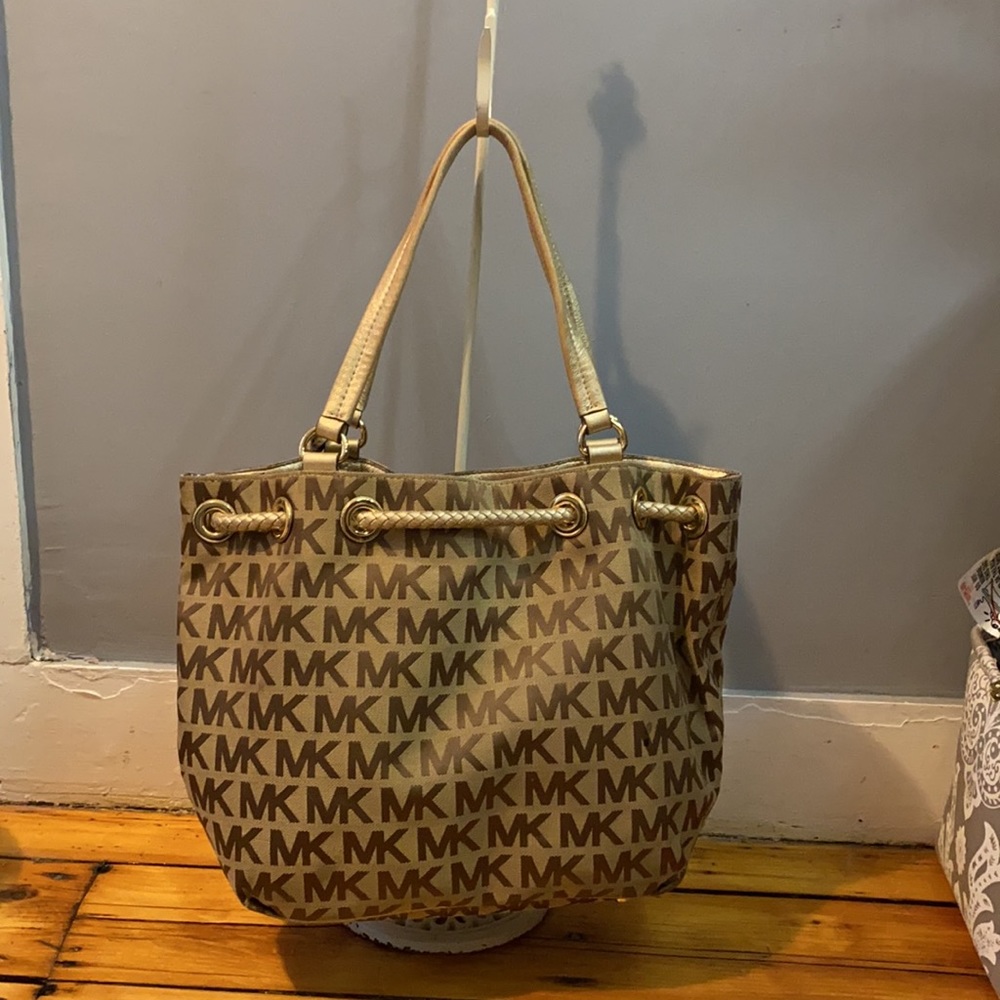 Purse - Picture 2 of 4